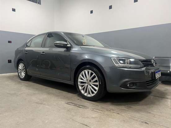 VOLKSWAGEN-JETTA-2011