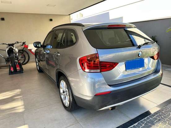 BMW-X1-2011