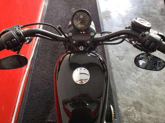 HARLEY-DAVIDSON-SPORTSTER XL 883 R-2011