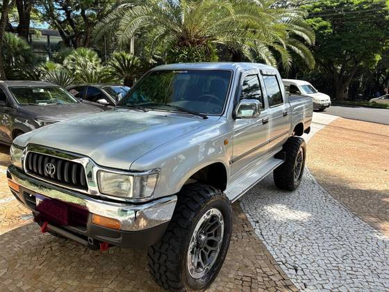 TOYOTA HILUX 3.0 SRV 4X2 CD 8V DIESEL 4P MANUAL