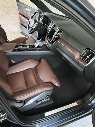 VOLVO-XC60-2021