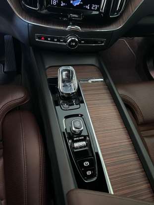 VOLVO-XC60-2021