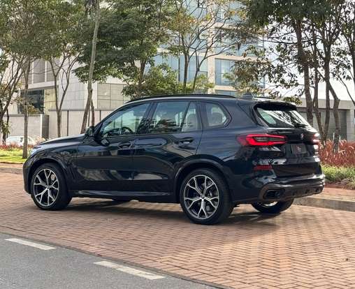 BMW-X5-2021