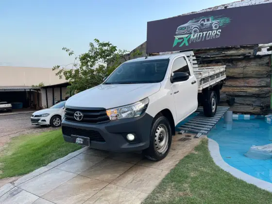 TOYOTA HILUX 2.8 D-4D TURBO DIESEL CS 4X4 MANUAL TOYOTA HILUX 2.8 D-4D TURBO DIESEL CS 4X4 MANUAL