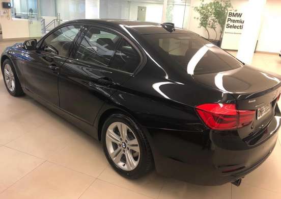 BMW-320i-2017