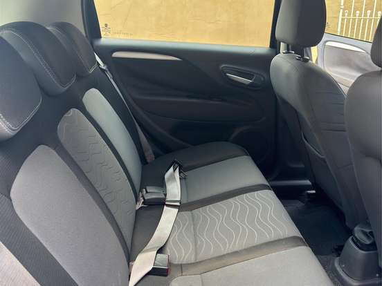 FIAT-PUNTO-1.6 ESSENCE 16V FLEX 4P MANUAL FIAT-PUNTO-2014