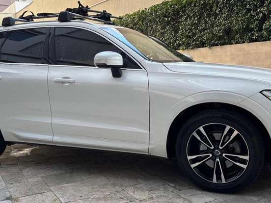VOLVO-XC60-2.0 T5 GASOLINA MOMENTUM AWD GEARTRONIC VOLVO-XC60-2019