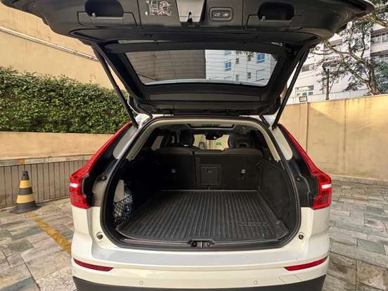 VOLVO-XC60-2.0 T5 GASOLINA MOMENTUM AWD GEARTRONIC VOLVO-XC60-2019