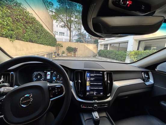 VOLVO-XC60-2.0 T5 GASOLINA MOMENTUM AWD GEARTRONIC VOLVO-XC60-2019