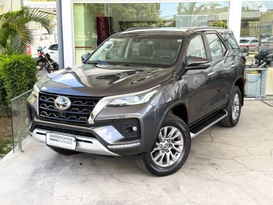 TOYOTA HILUX SW4 2.8 D-4D TURBO DIESEL SRX 7L 4X4 AUTOMÁTICO