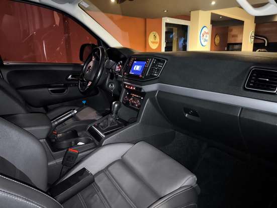 VOLKSWAGEN-AMAROK-2021