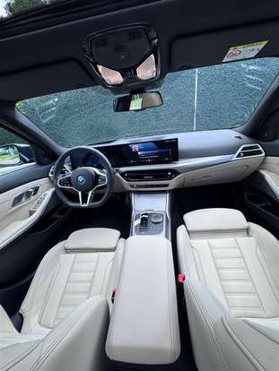 BMW-330e-2024