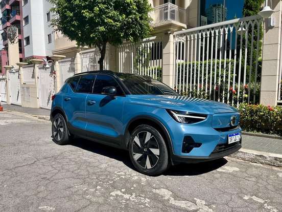 VOLVO-XC40-2023
