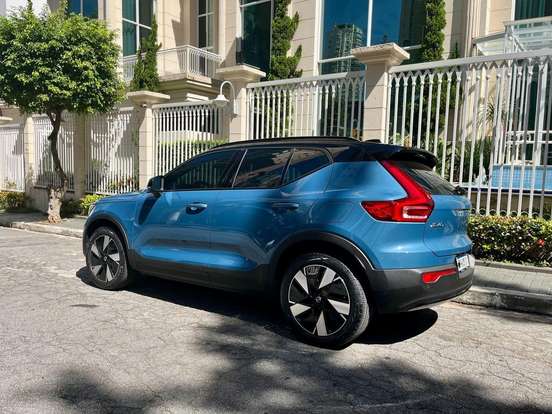 VOLVO-XC40-2023