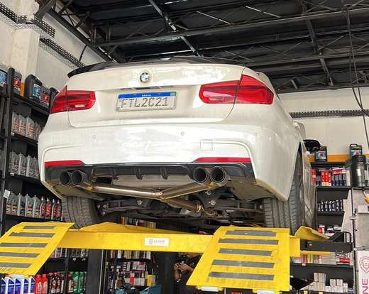 BMW-320i-2016