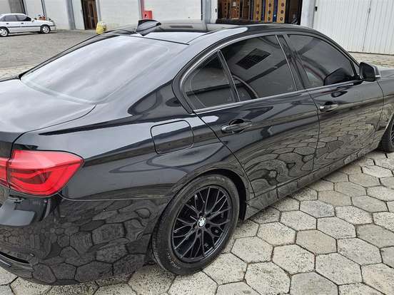 BMW-320i-2.0 SPORT 16V TURBO ACTIVE FLEX 4P AUTOMÁTICO BMW-320i-2017