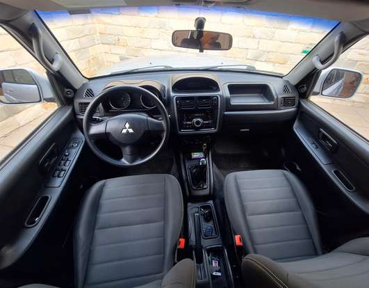 MITSUBISHI-PAJERO TR4-2012