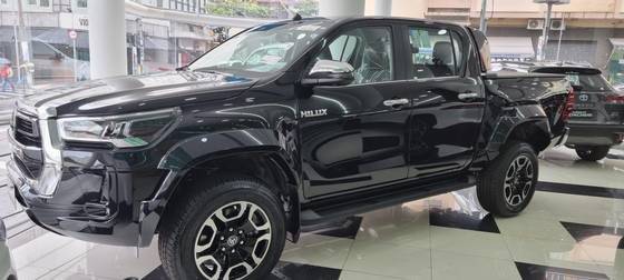 TOYOTA HILUX 2.8 D-4D TURBO DIESEL CD SRX PLUS 4X4 AUTOMÁTICO