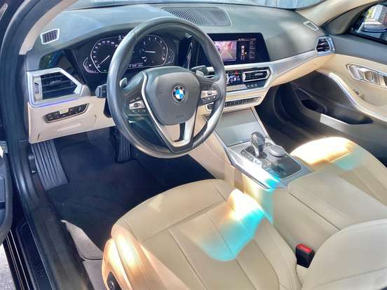 BMW-320i-2020