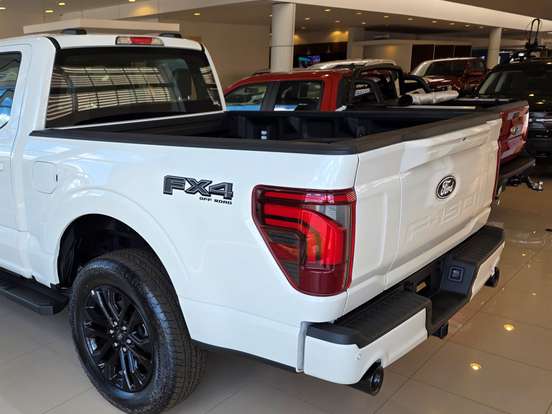 FORD-F-150-5.0 V8 GASOLINA CD LARIAT FX4 AUTOMÁTICO FORD-F-150-2024