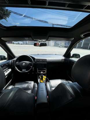 VOLKSWAGEN-GOLF-2003
