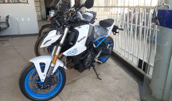 SUZUKI GSX-8S 