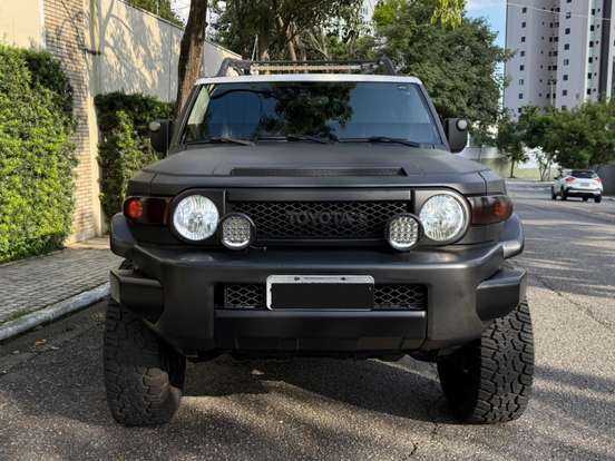 TOYOTA-FJ CRUISER-4.0 UNIQUE HERITAGE 4X4 V6 24V GASOLINA 4P AUTOMÁTICO TOYOTA-FJ CRUISER-2013