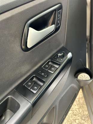 VOLKSWAGEN-FOX-2012