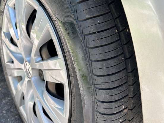 VOLKSWAGEN-FOX-1.6 MI 8V FLEX 4P AUTOMATIZADO VOLKSWAGEN-FOX-2012
