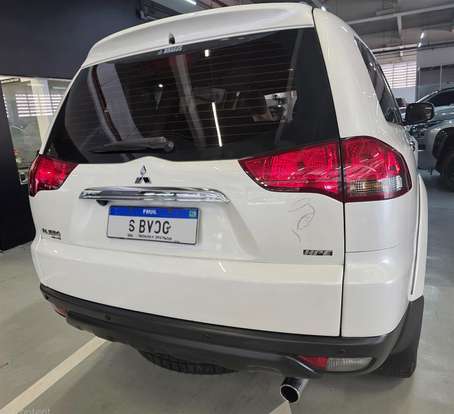 MITSUBISHI-PAJERO-2017