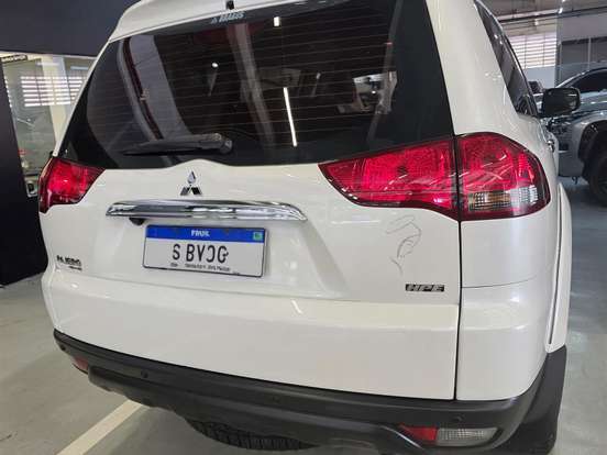 MITSUBISHI-PAJERO-3.2 HPE 4X4 7 LUGARES 16V TURBO INTERCOOLER DIESEL 4P AUTOMÁTICO MITSUBISHI-PAJERO-2017