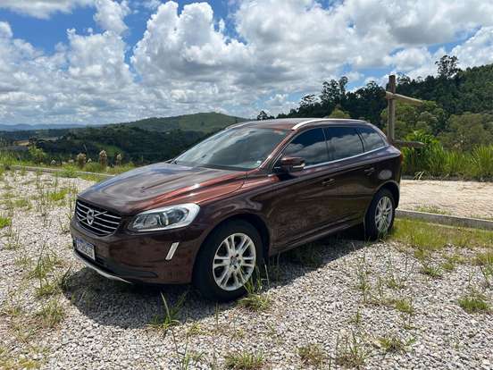 VOLVO-XC60-2015