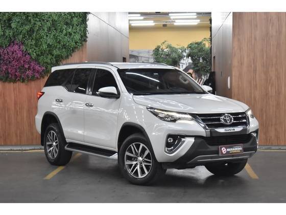 TOYOTA HILUX SW4 2.8 SRX 4X4 16V TURBO INTERCOOLER DIESEL 4P AUTOMÁTICO