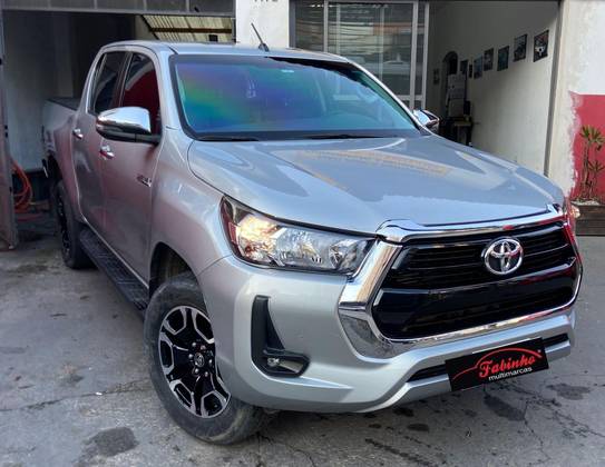 TOYOTA HILUX 2.8 D-4D TURBO DIESEL CD SRV 4X4 AUTOMÁTICO