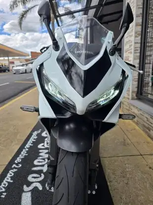 HONDA-CBR 650R ABS-2024