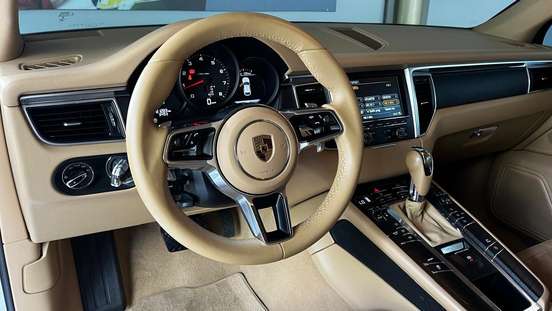 PORSCHE-MACAN-2015