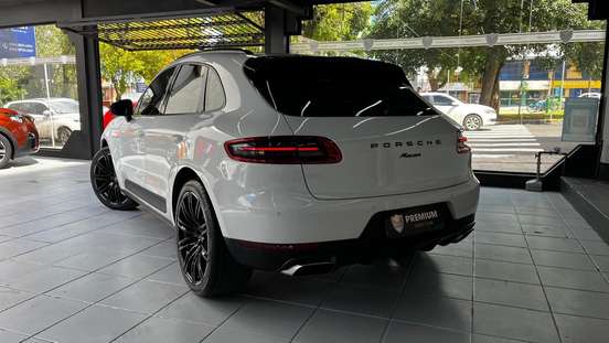 PORSCHE-MACAN-2015