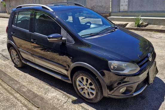 VOLKSWAGEN-CROSSFOX-2012