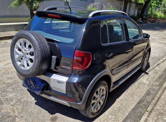 VOLKSWAGEN-CROSSFOX-2012