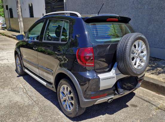 VOLKSWAGEN-CROSSFOX-2012