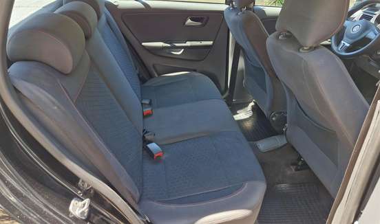 VOLKSWAGEN-CROSSFOX-2012