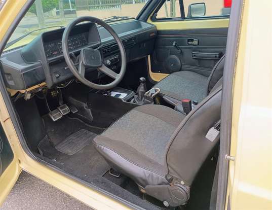 VOLKSWAGEN-GOL-1982