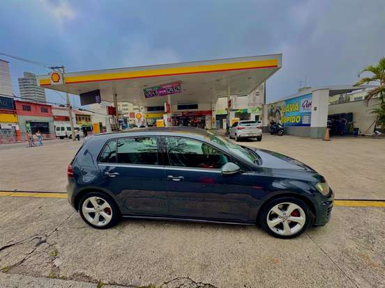 VOLKSWAGEN-GOLF-2015