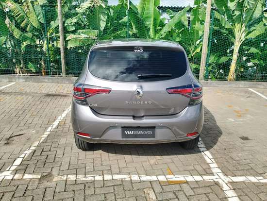 RENAULT-SANDERO-2022