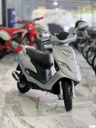 SUZUKI BURGMAN 125 AUTOMATIC SUZUKI BURGMAN 125 AUTOMATIC