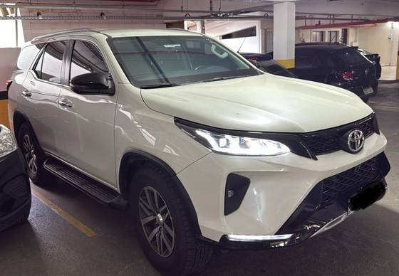 TOYOTA HILUX SW4 2.8 SRX 4X4 7 LUGARES 16V TURBO INTERCOOLER DIESEL 4P AUTOMÁTICO