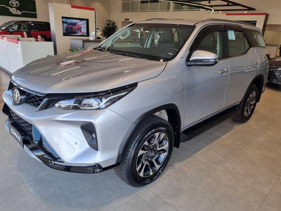 TOYOTA HILUX SW4 2.8 D-4D TURBO DIESEL SRX PLATINUM 4X4 AUTOMÁTICO
