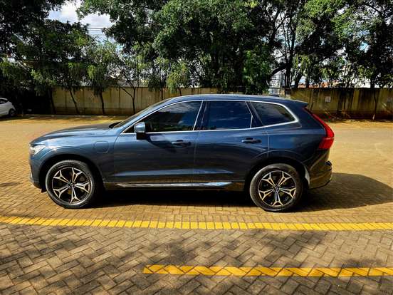 VOLVO-XC60-2022