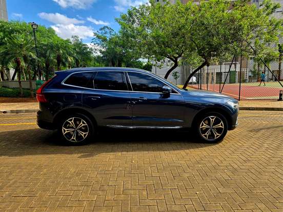 VOLVO-XC60-2022