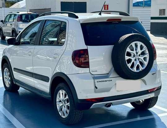VOLKSWAGEN-CROSSFOX-2014